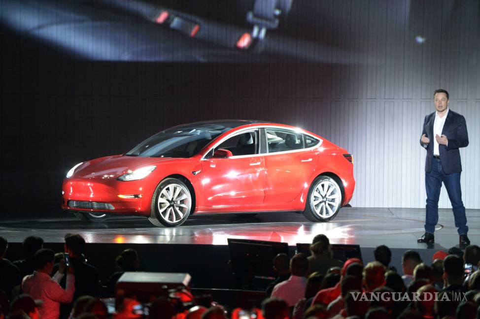 Tesla presenta el Model 3, con el que quiere revolucionar el mercado