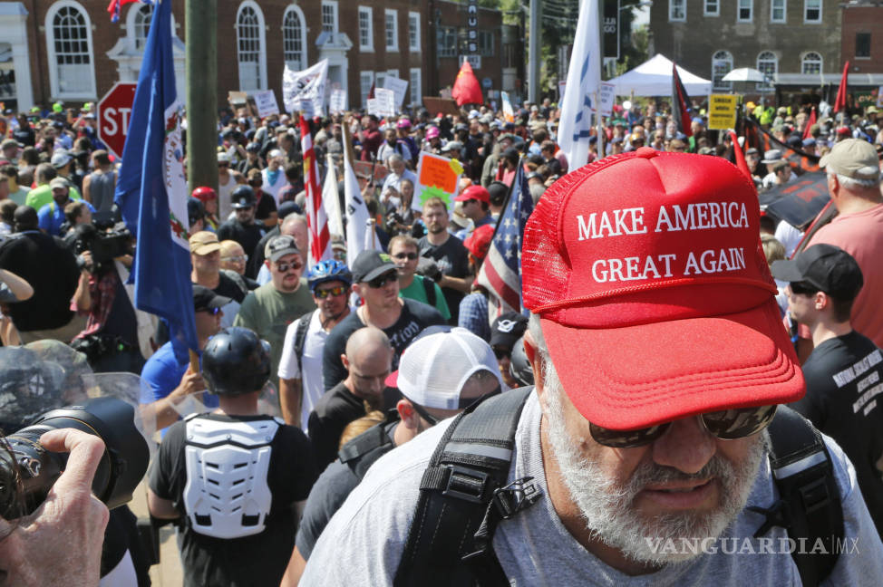 $!Marcha de supremacistas: El auge de la ultraderecha le estalla a Donald Trump