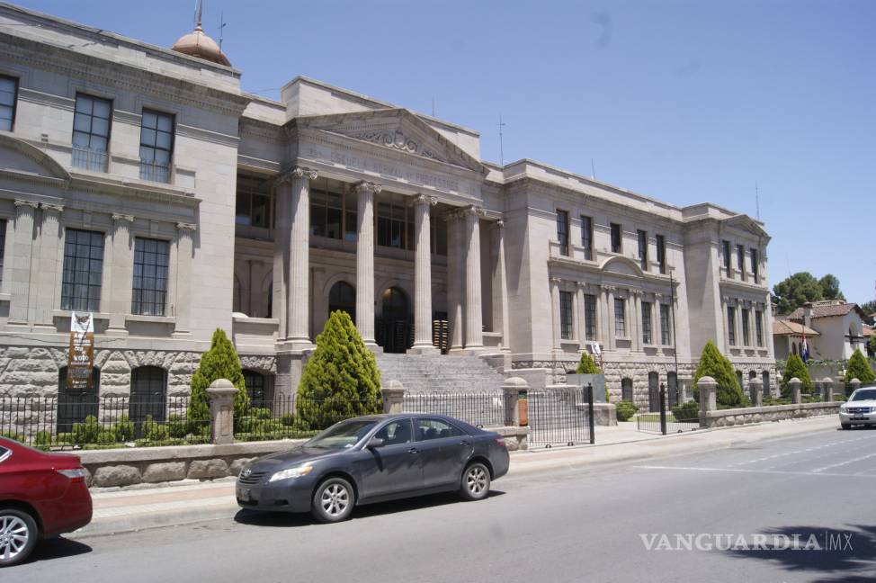 En caída libre, presupuesto para Escuelas Normales de Coahuila por recorte federal; baja a 447.5 mdp en 2019