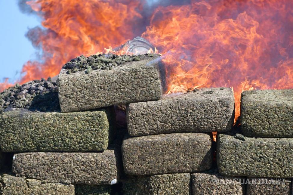 $!Incinera Miguel Riquelme millonaria cantidad de droga en Coahuila