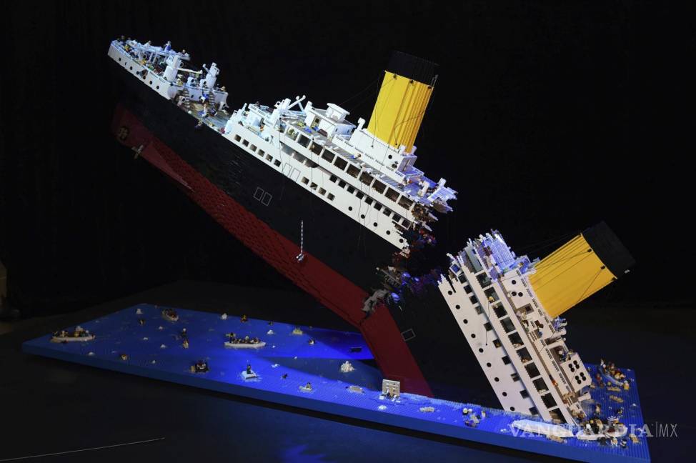 $!Detalle de una reproducción del Titánic construida con Lego en Brisbane (Australia).