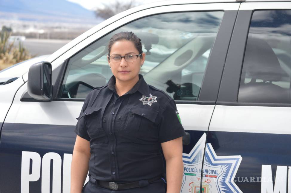 Nace el amor en medio de claves, detenciones y partes informativos