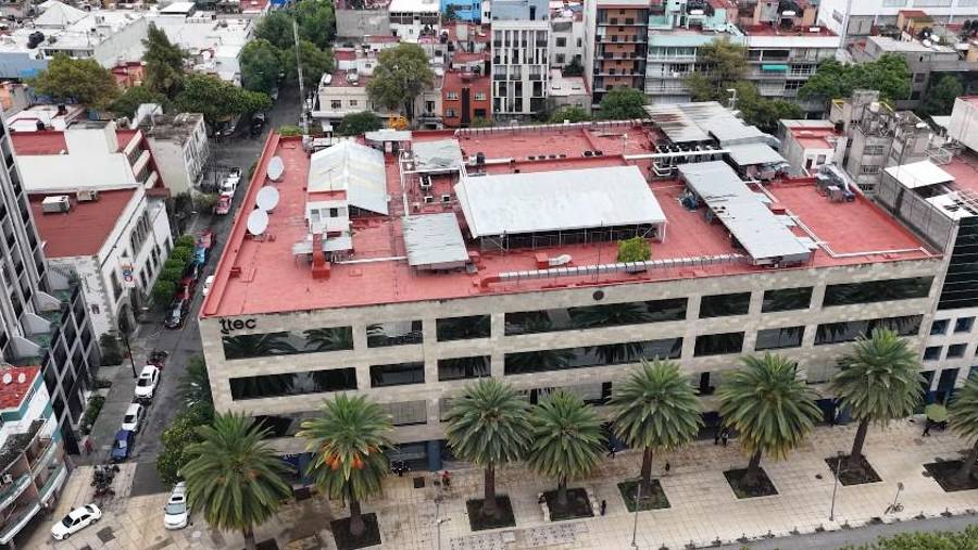 En la Pequeña Los Ángeles, algunos deportados encuentran precisamente eso: un espacio donde su experiencia no necesita explicación.