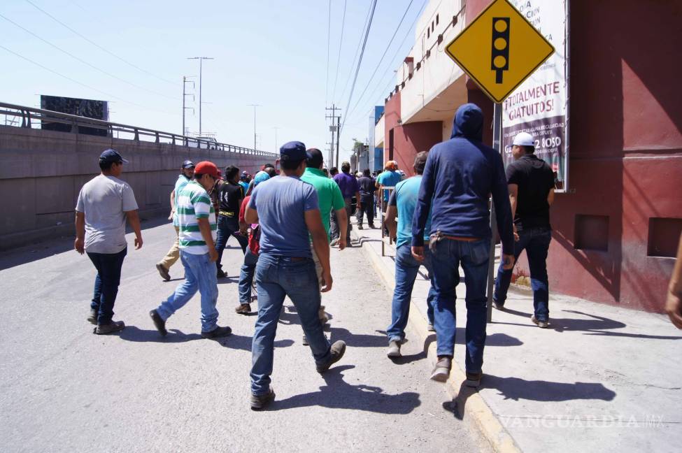 $!Trabajadores de Aleris y FASEMEX protestan en la Junta de Conciliación y Arbitraje de Monclova