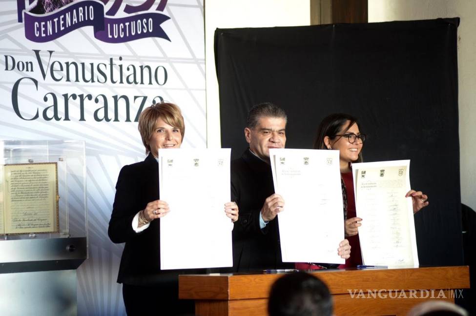 $!Firma gobernador Miguel Riquelme hermanamiento de Cuatro Ciénegas y Xicotepec, Puebla