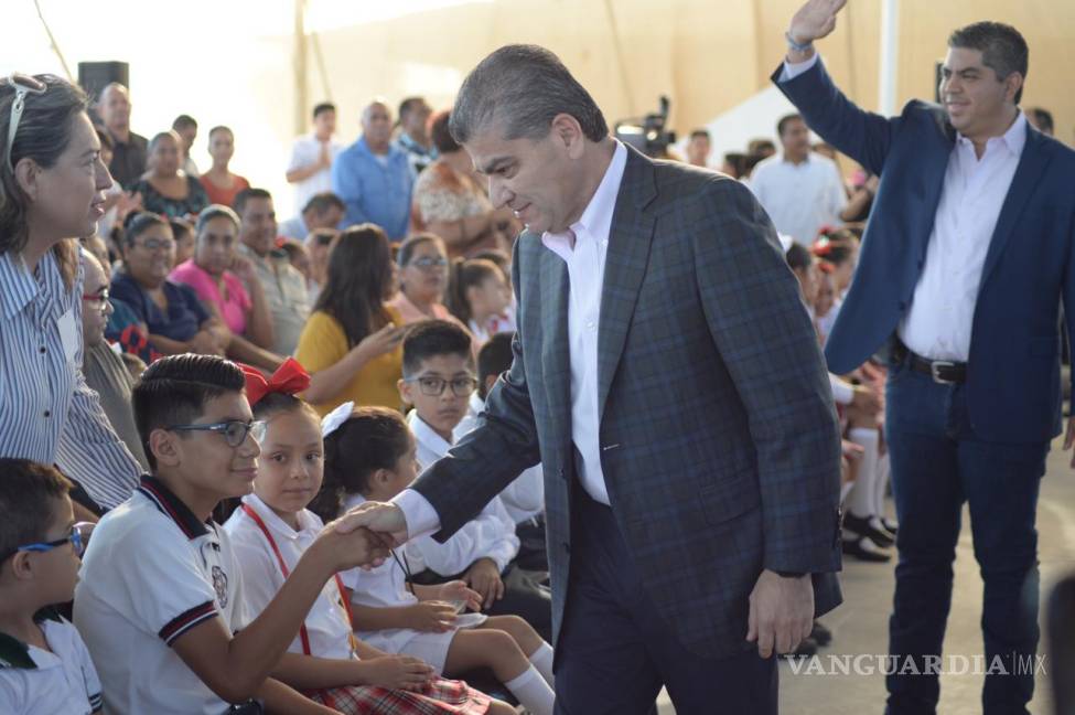 $!Gobernador arranca en Monclova el Ciclo Escolar 2019-2020 y entrega paquetes de útiles escolares