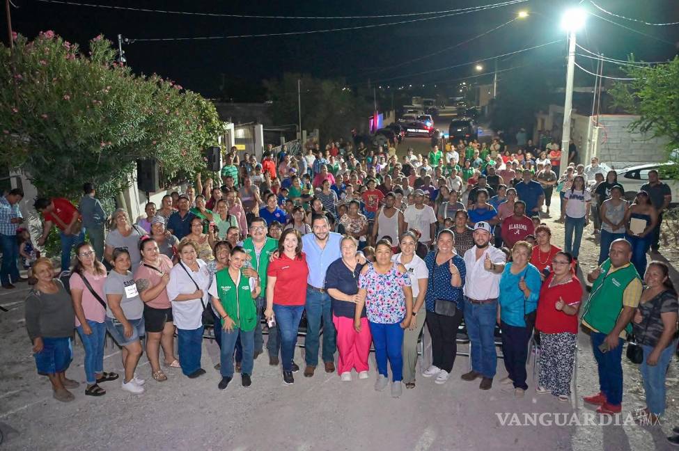 $!El alcalde Carlos Villarreal recorrió distintos sectores para constatar avances y entregar obras concluidas.