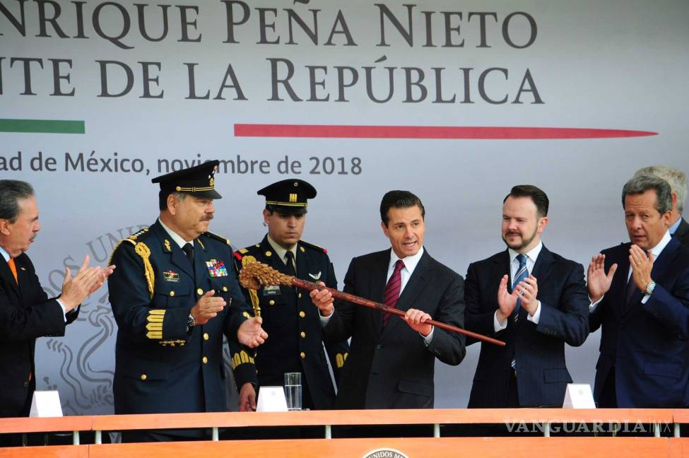 $!Peña Nieto recibe reconocimiento del Estado Mayor Presidencial