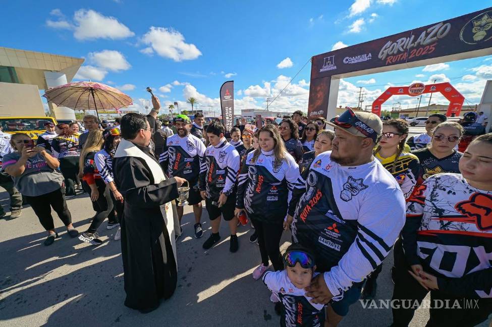 $!Cientos de vehículos todoterreno marcaron el paso de una de las rutas más importantes del norte del país.