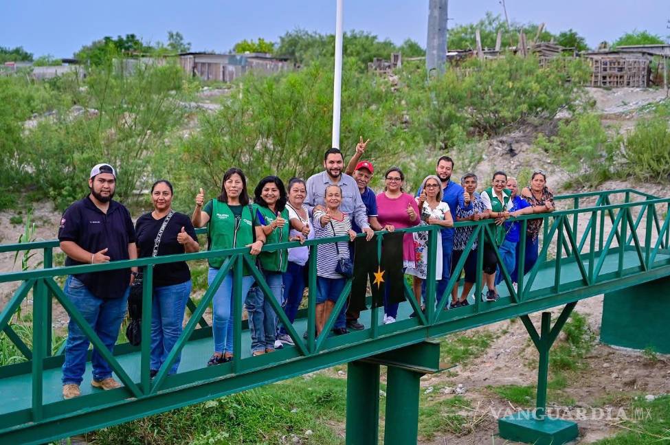 $!El nuevo puente peatonal en la colonia Brisas del Río facilita el cruce seguro de vecinas y vecinos, especialmente de niñas, niños y personas adultas mayores, mejorando la conectividad entre calles y protegiendo su integridad.