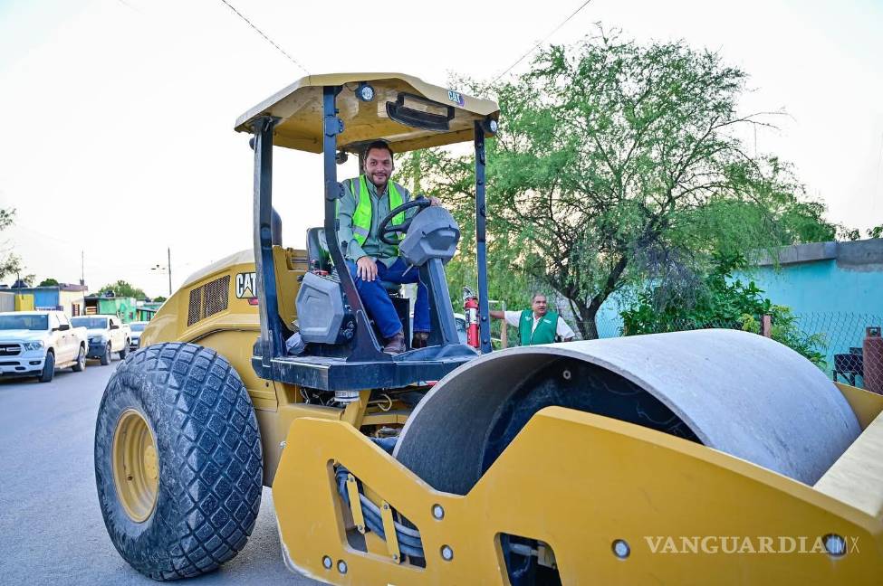 $!El recarpeteo de calles en la colonia El Pueblo beneficiará a decenas de familias que transitan diariamente por la zona.
