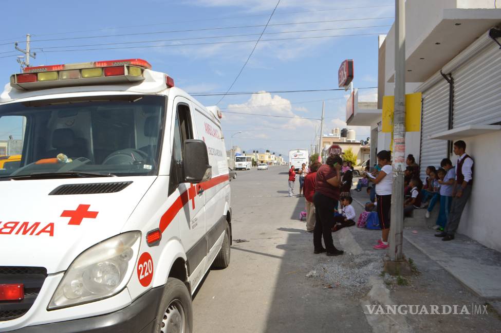 Choca en Saltillo transporte escolar; cinco niños sufren heridas leves