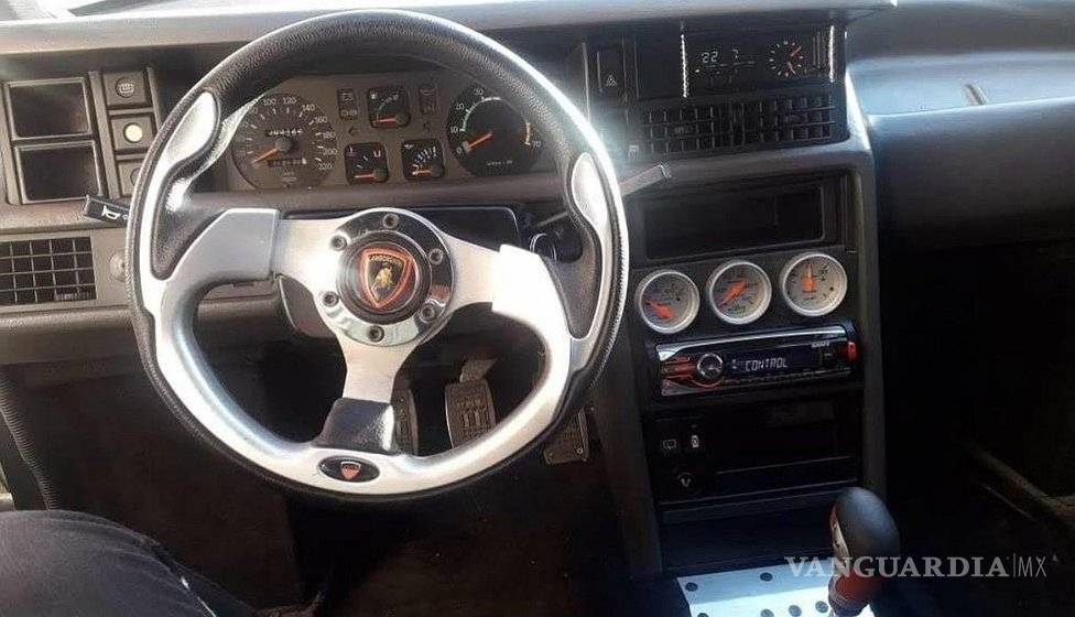 $!Creó su propio 'Lamborghini' con partes de autos usados