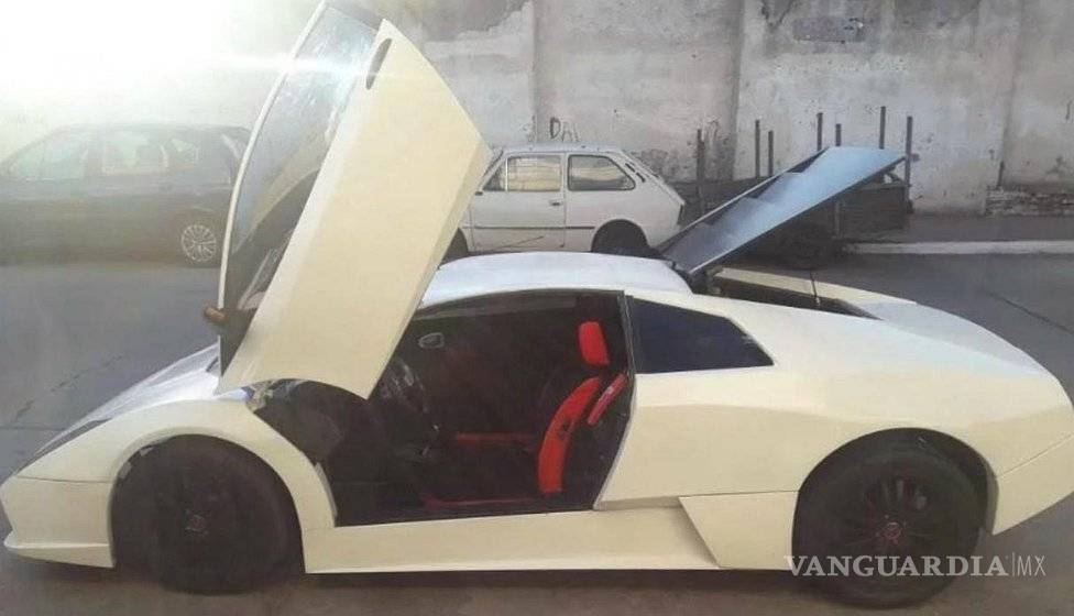 $!Creó su propio 'Lamborghini' con partes de autos usados
