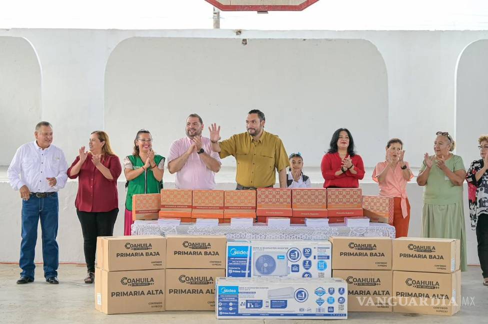 $!Se realizó la entrega de minisplit a la dirección de la escuela primaria Moderna Venustiano Carranza.