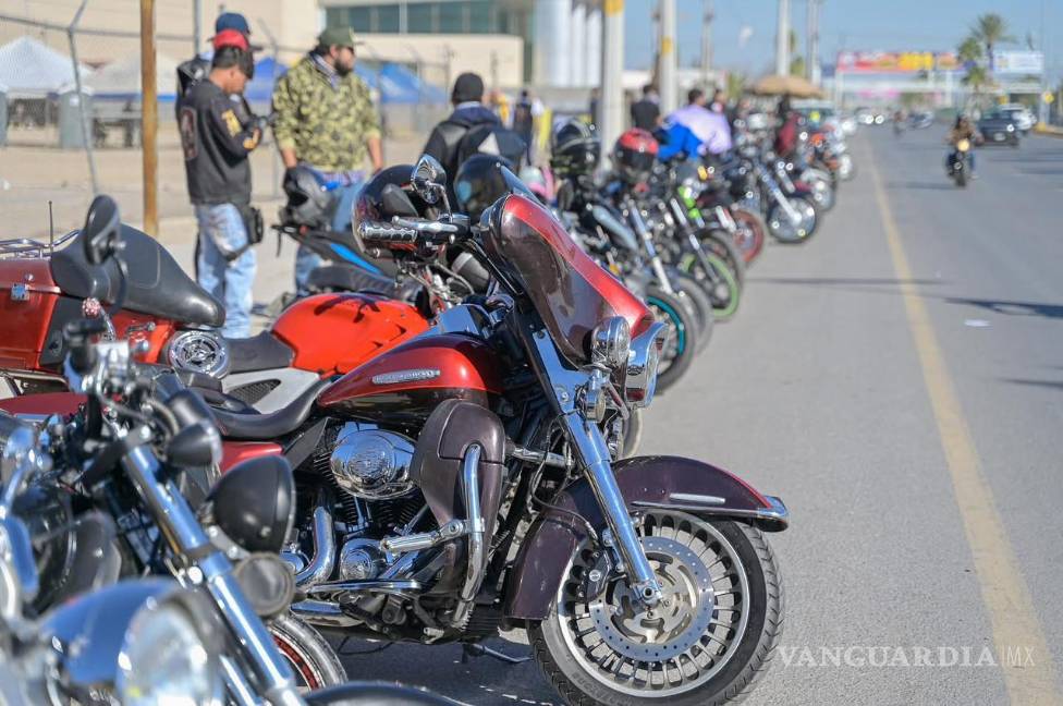 $!Participantes listos para iniciar la emblemática rodada anual.