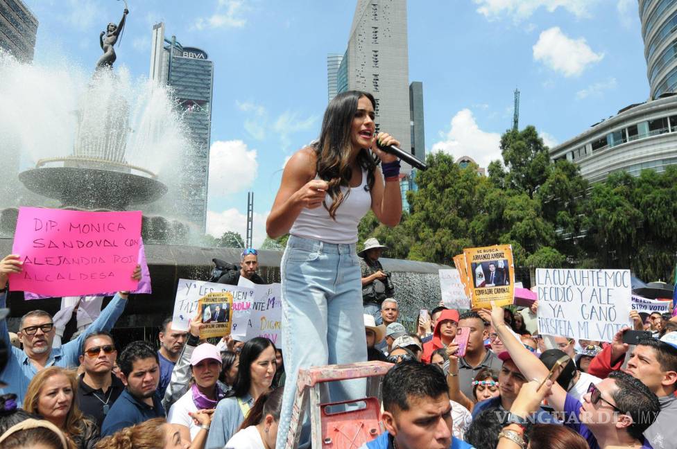 $!Simpatizantes de Alessandra Rojo de la Vega dan su apoyo ante las impugnaciones realizadas por la ex candidata de Morena, Caty Monreal.