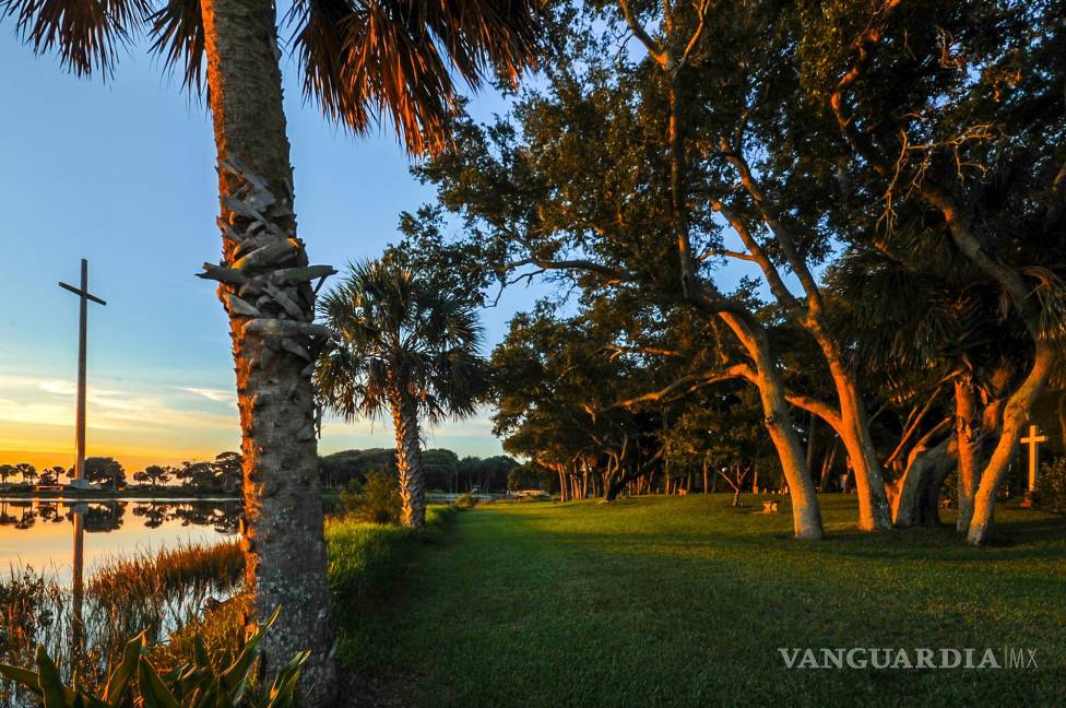 $!La Gran Cruz de acero inoxidable que se erigió en 1965 en los terrenos de la misión Nombre de Dios para festejar el 400 aniversario de San Agustín.