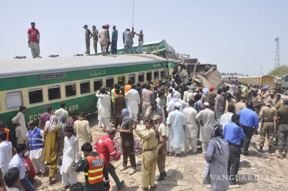 $!Choque de trenes en Pakistán deja 20 muertos