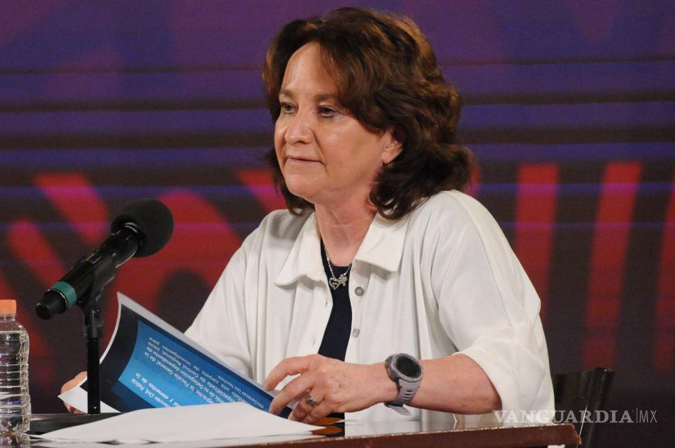 $!Sara Irene Herrerías, titular de la Fiscalía Especializada en materia de Derechos Humanos, durante la conferencia.