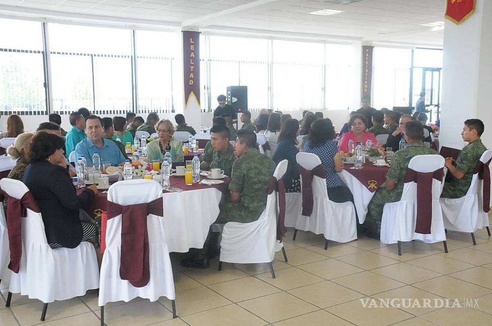 $!Militares de la Región Centro festejan a los maestros
