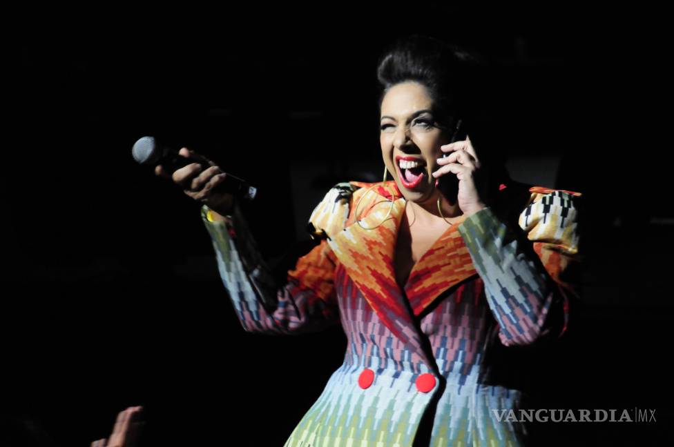 Regina Orozco salva al mundo