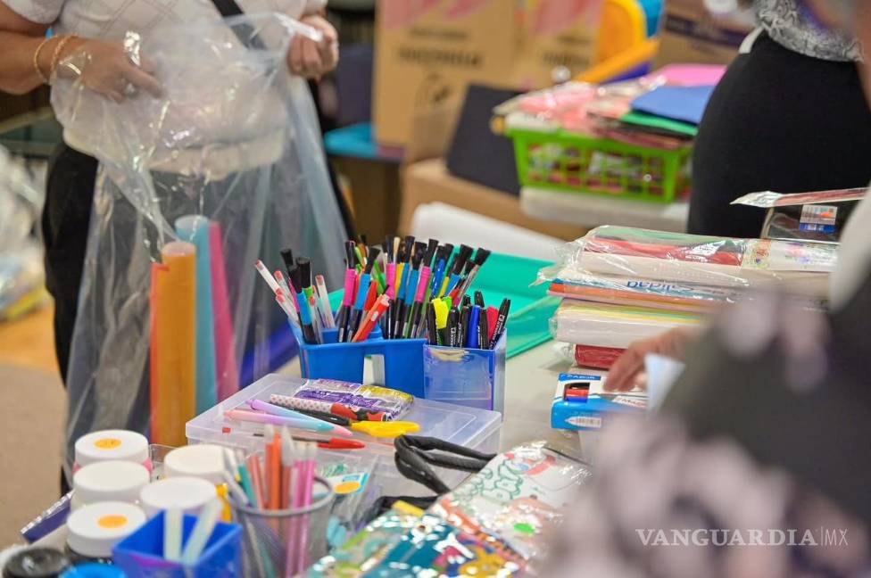 $!La iniciativa busca facilitar la compra de útiles, uniformes y calzado para estudiantes.