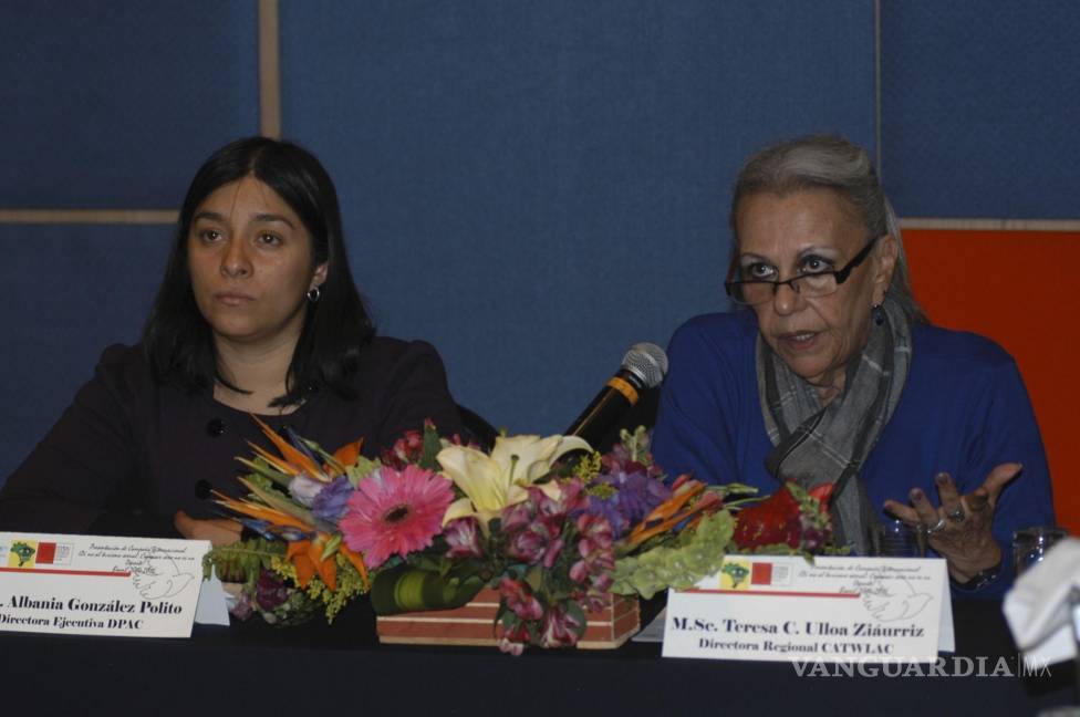 $!07/03/2014.- Albania Gónzalez Polito, directora ejecutiva DPAC y Teresa Ulloa Ziáurriz, directora regional de la Catwlac, presentar la campaña Di no al turismo sexual.