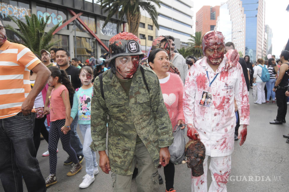 $!Zombies invaden las calles del DF