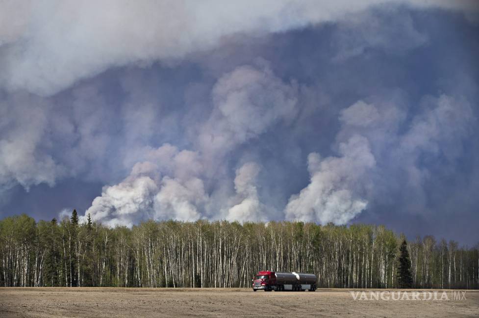 $!Incendio en Canadá sigue lejos de ser controlado