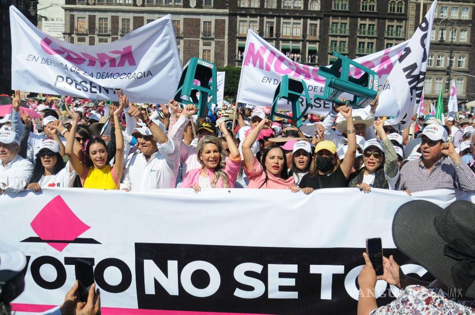 Así toman las calles y plazas miles de mexicanos para defender al INE (Fotos)