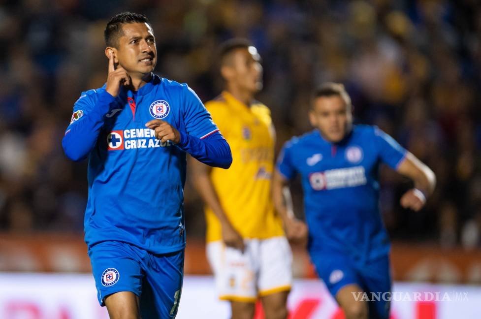 $!Tragedia en Cruz Azul, Elías Hernández se pierde todo el torneo por una lesión en la rodilla