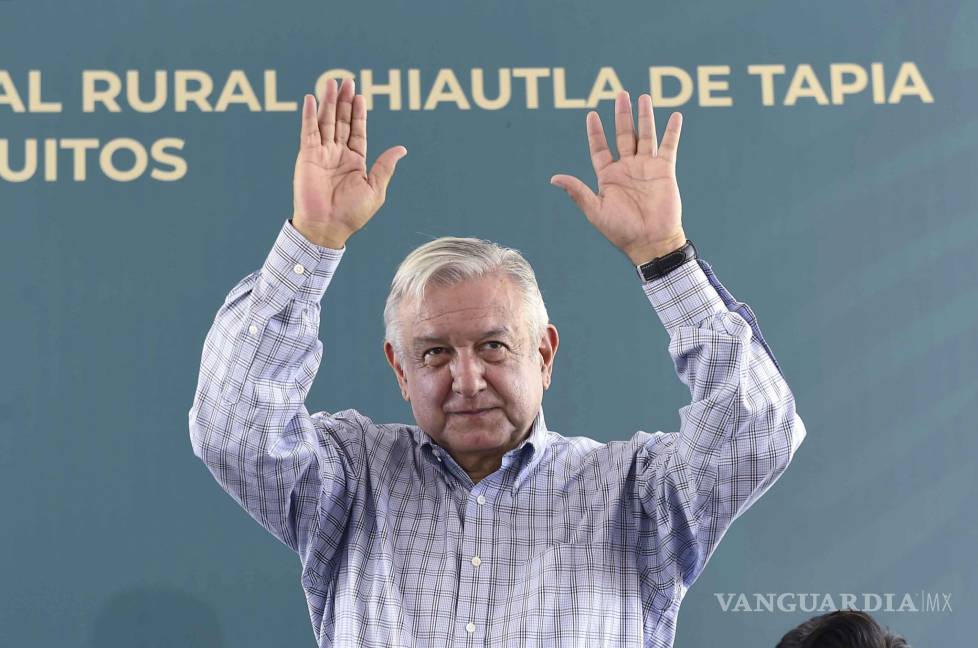 AMLO pide que mujeres manejen el 'billullo' de programa 'La escuela es nuestra'