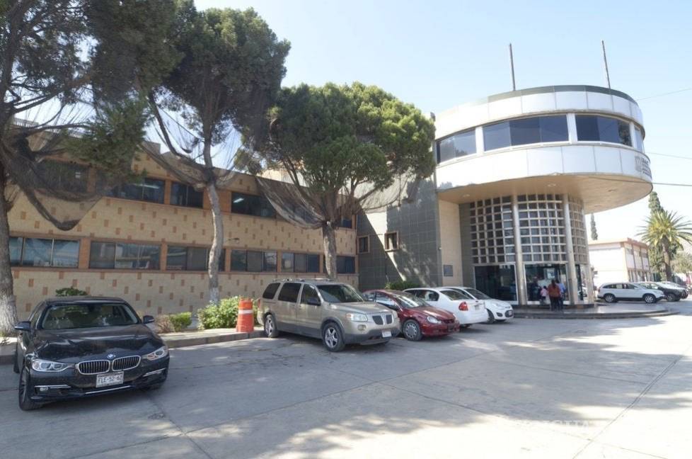 Joven es golpeado por delincuentes hasta dejarlo moribundo; lo rechazan en el Hospital General de Saltillo por no contar con médico de urgencias