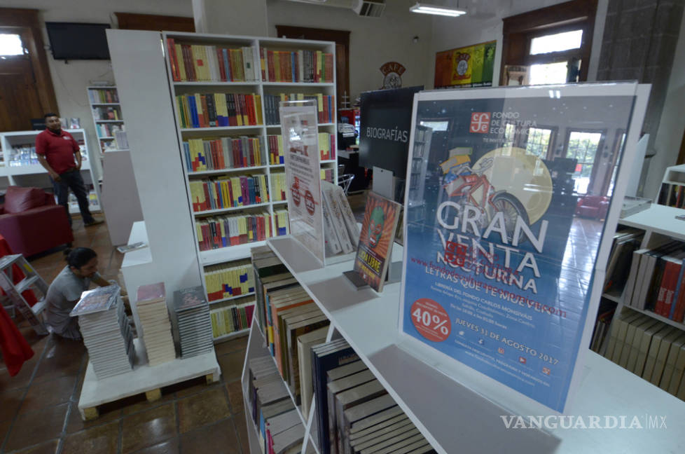 $!Éxito para la Librería del Fondo en su venta nocturna