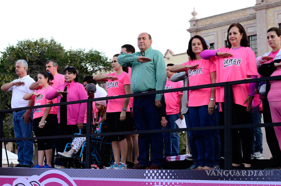 $!Participan más de 9 mil en la carrera Actívate Coahuila 2016 en Saltillo
