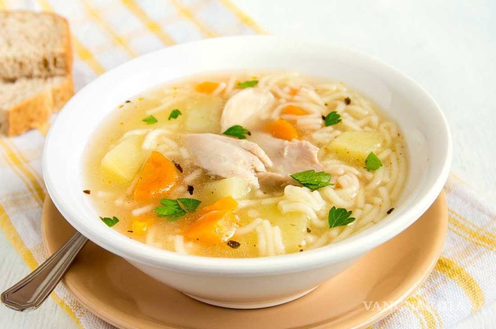 $!Caldo de pollo tradicional.