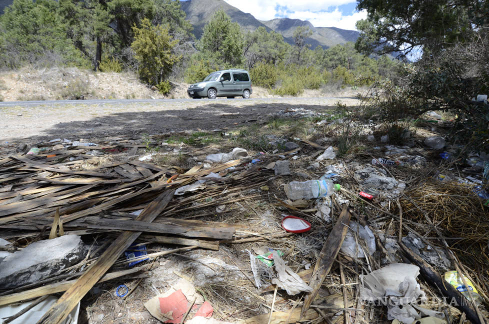 $!Convierten paseantes en basurero a la sierra de Arteaga; dejan más de 20 toneladas de desechos