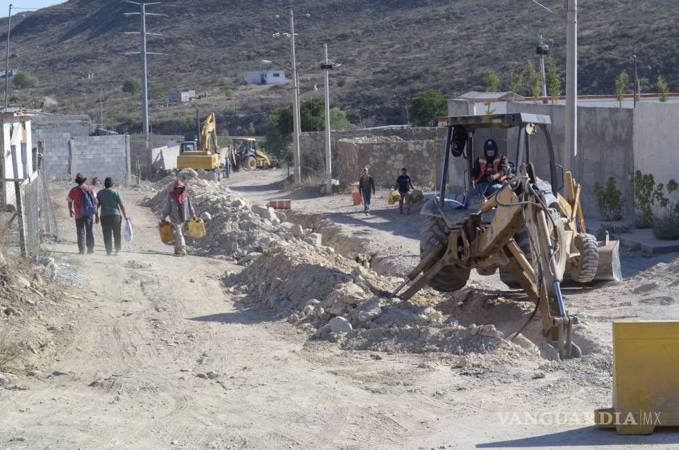 Llevan drenaje a la colonia Rincón de los Pastores, en Saltillo