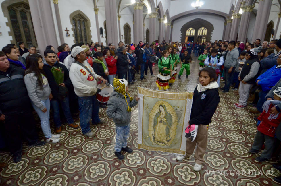 $!Cientos de saltillenses celebran a la Virgen de Guadalupe con ‘Las Mañanitas’