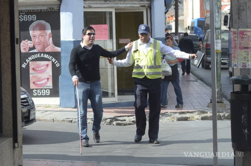 Apatía, otro obstáculo al que se enfrentan invidentes de Saltillo