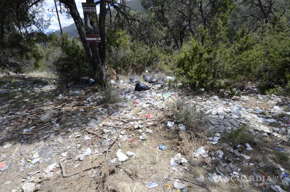 Convierten paseantes en basurero a la sierra de Arteaga; dejan más de 20 toneladas de desechos