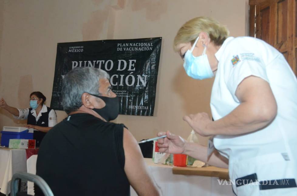 En medio de caos arranca vacunación en García, Nuevo León