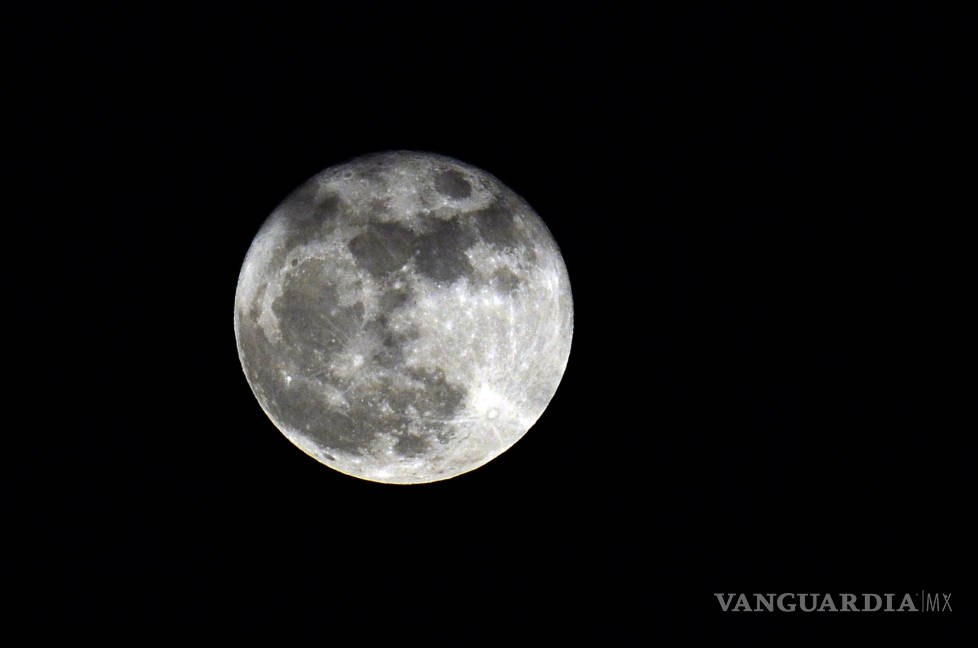 $!Así se vio la Súper Luna en Saltillo (Fotos)