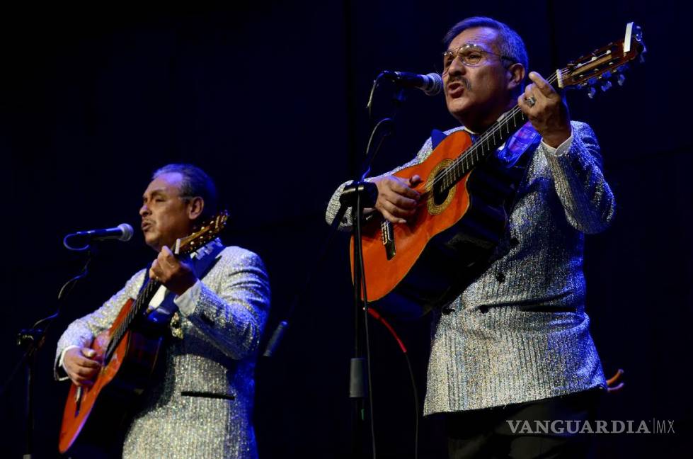 $!Celebran 40 años de ponerle ritmo al amor