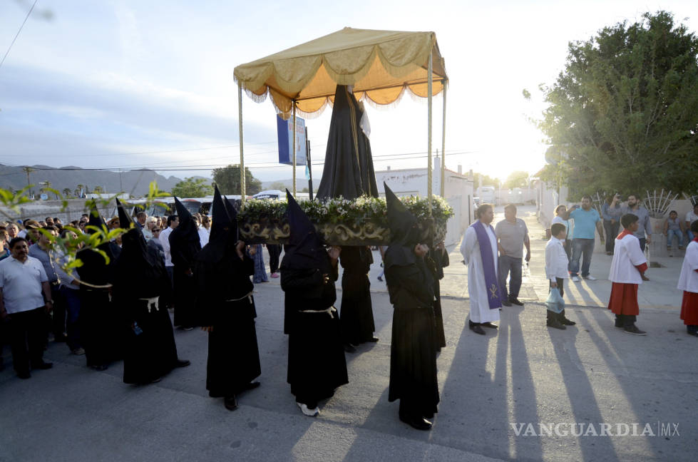 $!Acuden miles a procesión del silencio en Viesca (Fotos)