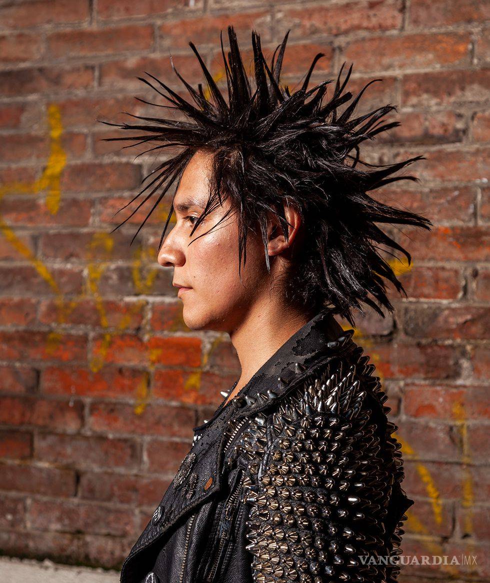 $!Negro, el color más 'cool' que viste a las tribus urbanas de la CDMX: Esquire