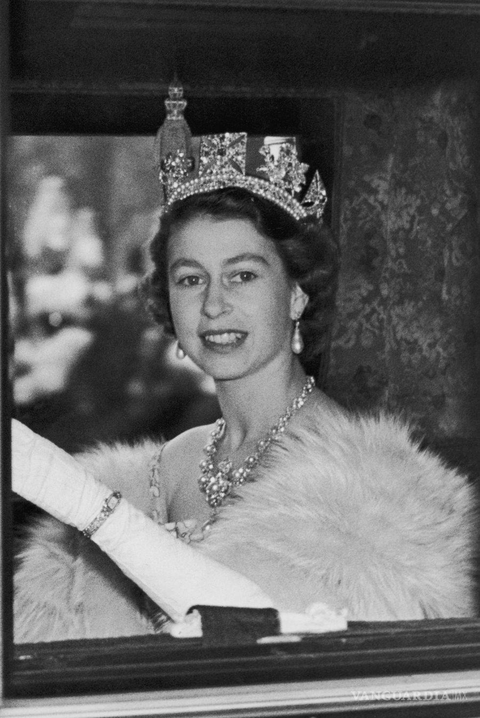 $!La vida de la Reina Isabel II en 20 icónicas fotografías