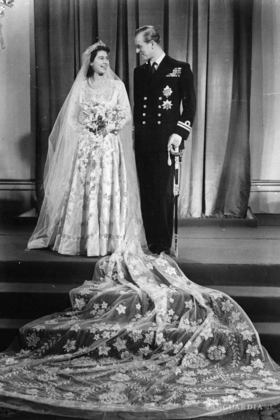$!La vida de la Reina Isabel II en 20 icónicas fotografías