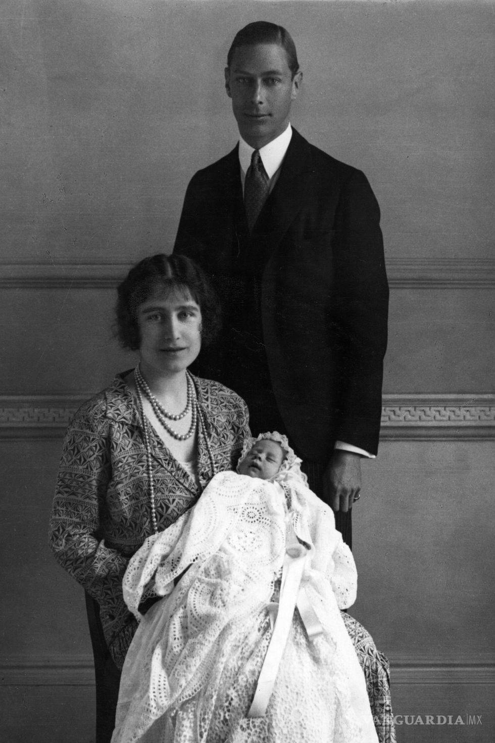 $!La vida de la Reina Isabel II en 20 icónicas fotografías